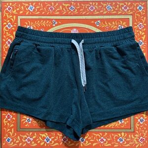 Vuori halo performance short green size small Color